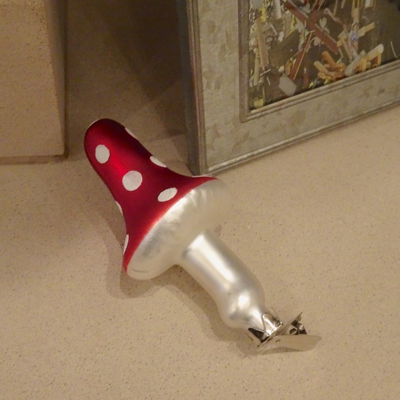 Glass Amanita Mushroom Christmas Ornament Clip On Style - European Forestcore - Picture 5 of 7